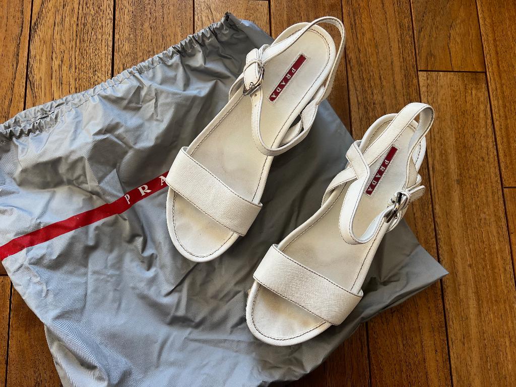 Prada. Sandaal. Wit leer. Maat 39., Kleding | Dames, Schoenen, Prada, Wit, Zo goed als nieuw, Sandalen of Muiltjes
