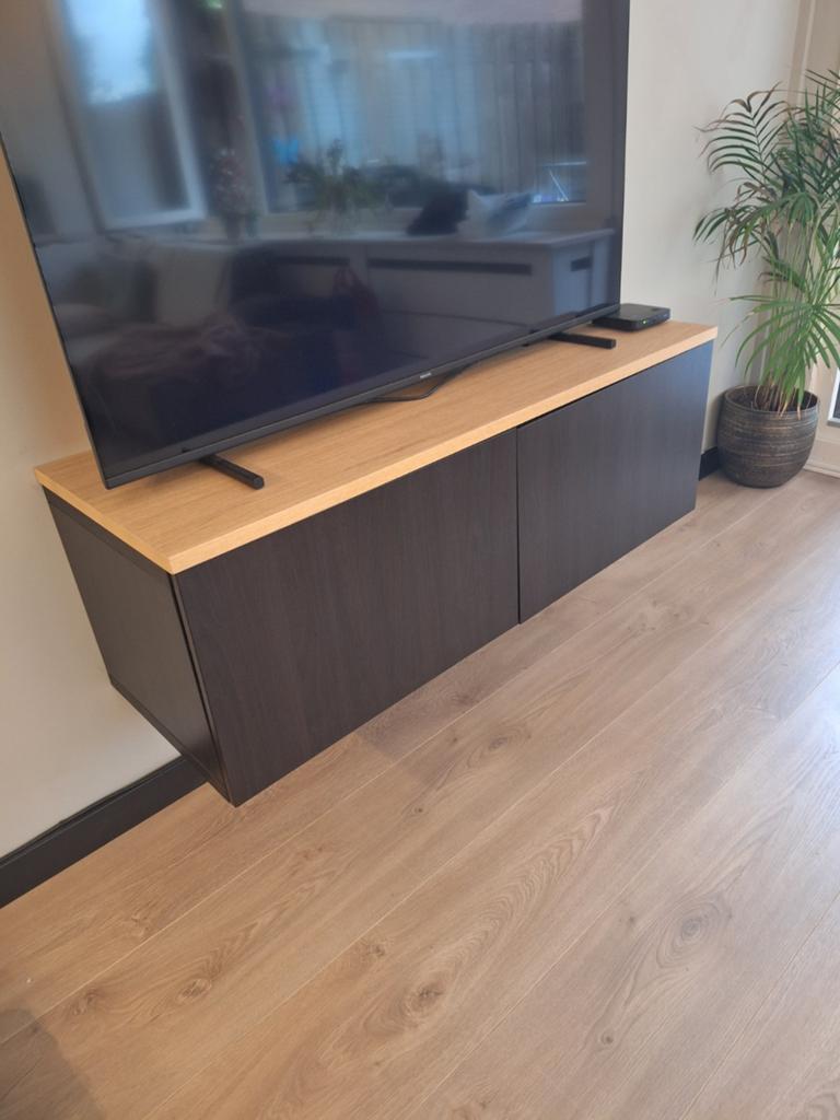 Ikea besta tv meubel 120x42x38 zwartbruin, Huis en Inrichting, Kasten | Televisiemeubels, Ophalen of Verzenden, Zo goed als nieuw