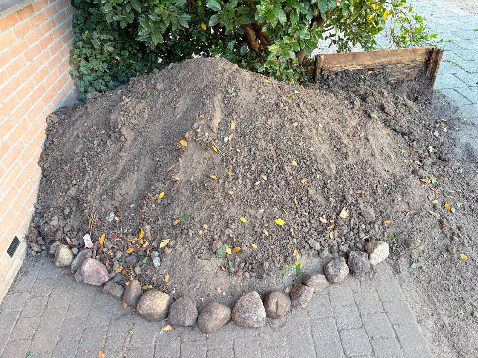 Gratis af te halen: Grond 2 kuub, Ophalen, Tuinaarde
