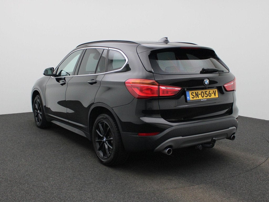 BMW X1 sDrive20i Executive AUTOMAAT | PANORAMADAK | NAVIGATI, Stof, Euro 6, Automatische klimaatregeling, Zwart