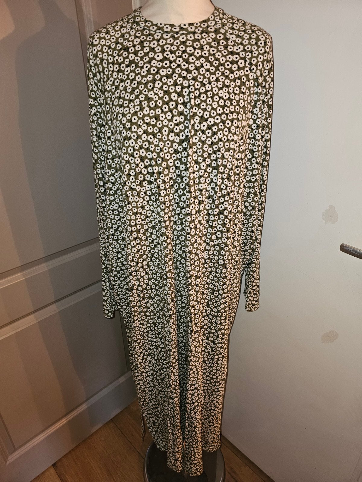 Monki jurk maat xl, Ophalen of Verzenden, Zo goed als nieuw, Maat 46/48 (XL) of groter, Onder de knie