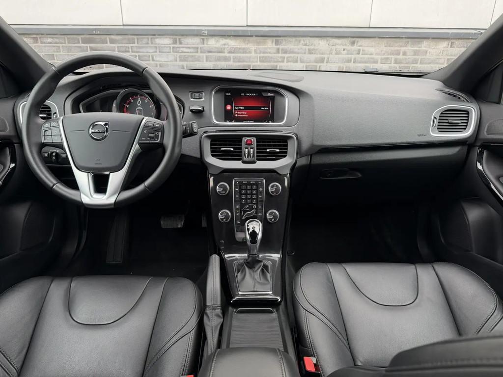 Volvo V40 1.5 T3 Dynamic Edition € 18.500,00, Automaat, Euro 6, 4 cilinders, Zwart