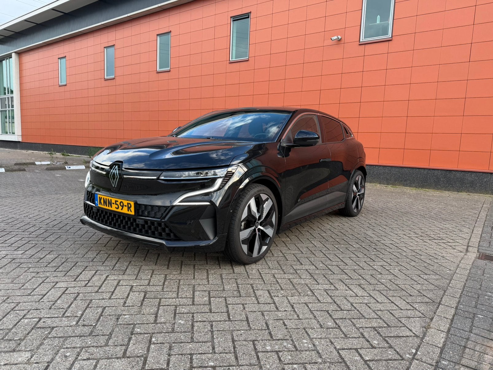 Renault Megane E-tech Ev60 220pk 2023 Zwart SOH 96% 360 came, Auto's, Renault, Particulier, Mégane, 360° camera, 4x4, Aangepast voor mindervaliden