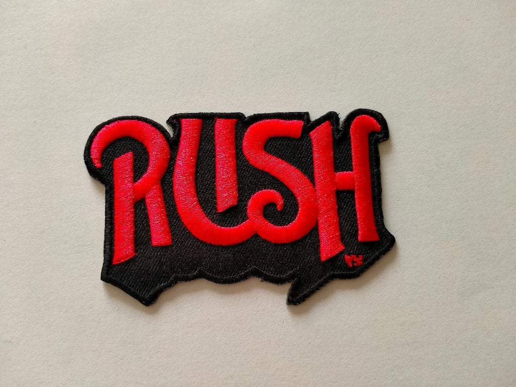 Rush rood logo muziek kleding patch embleem RARE, Verzamelen, Ophalen of Verzenden, Gebruikt, Kleding