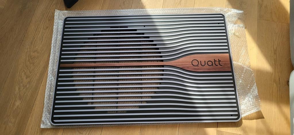 Quatt V1 warmtepomp frontpaneel, Nieuw, 2 stuks, Doe-het-zelf en Verbouw, Verwarming en Radiatoren, Ophalen, Overige typen, Nieuw