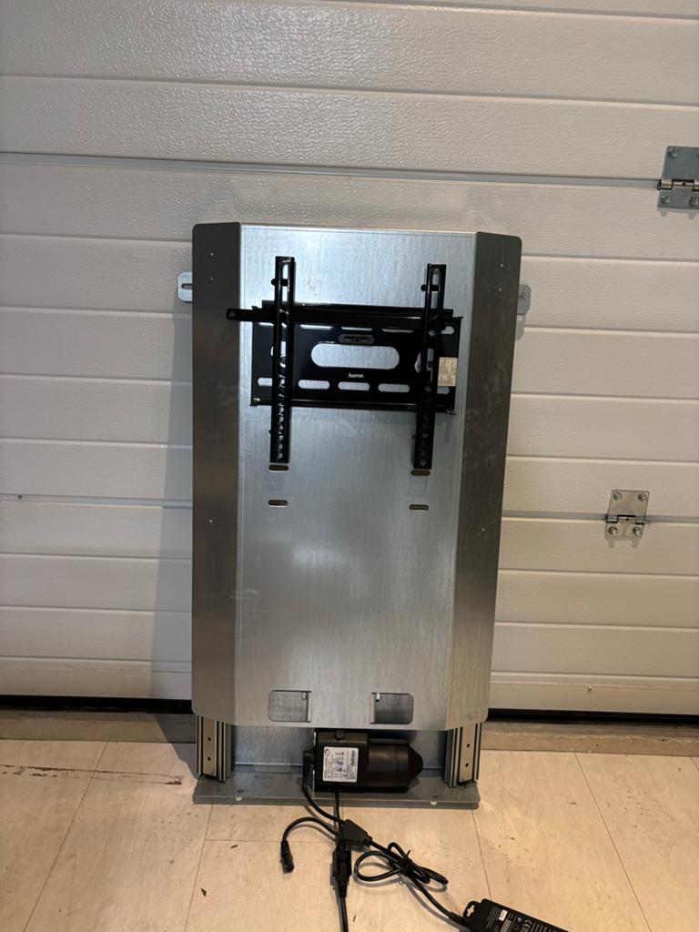 TV Lift Systeem met Afstandsbediening en tv beugel, Ophalen, Gebruikt