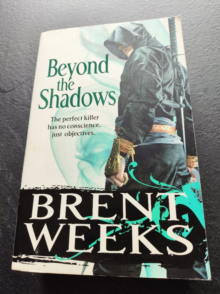 Beyond the Shadows Brent Weeks in nette staat, Boeken, Ophalen of Verzenden, Zo goed als nieuw