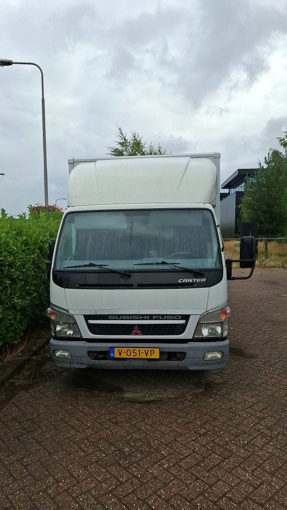 Mitsubishi Cantor met laadklep 2006, Beige, 4 cilinders, Wit, Bedrijf