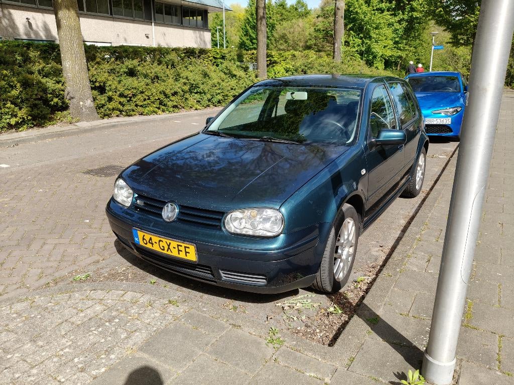 Volkswagen Golf 2.3 V5 125KW 2001 Groen, Auto's, Volkswagen, Voorwielaandrijving, Zwart, Alcantara, 170 pk