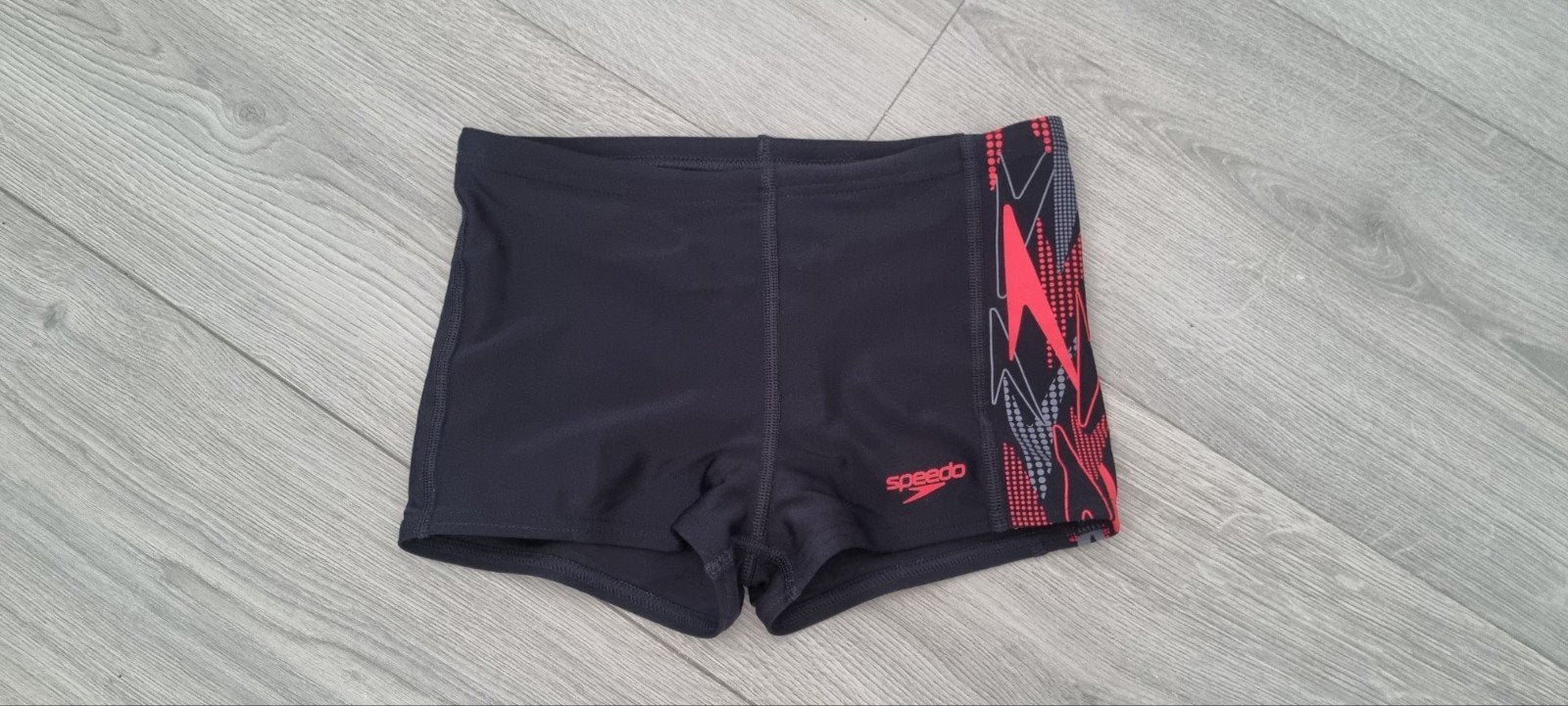 Speedo zwemboxer zwart / rood maat 140
logo en print print i, Ophalen of Verzenden, Zo goed als nieuw, Speedo, Jongen