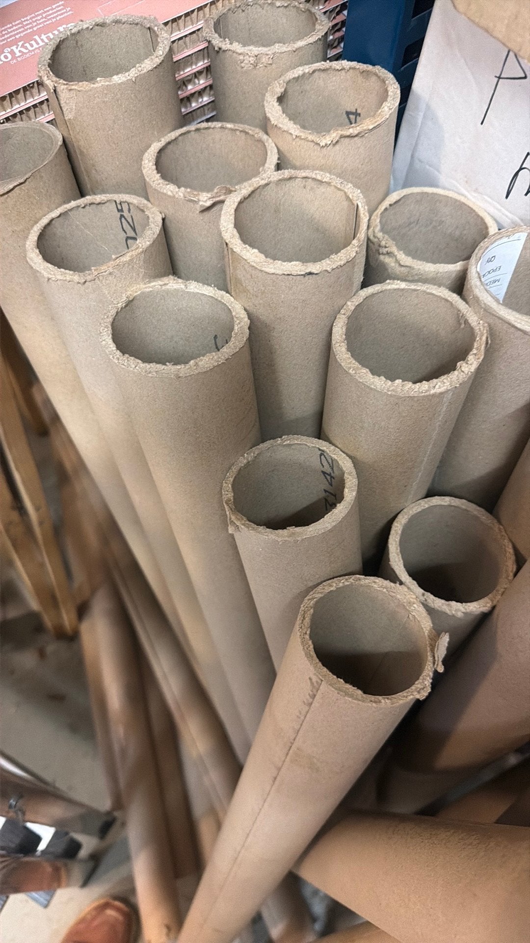 Kartonnen kokers +/- 30 stuks - 1 meter lang 5,5 cm diameter, Ophalen, Zo goed als nieuw