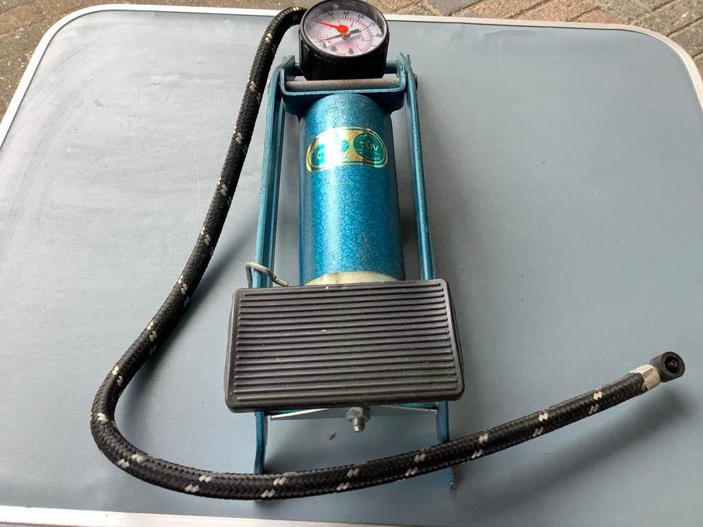 Voetpomp met drukmeter - Blauw. Mooi vintage!, Verzenden, Drukmeter, Zo goed als nieuw