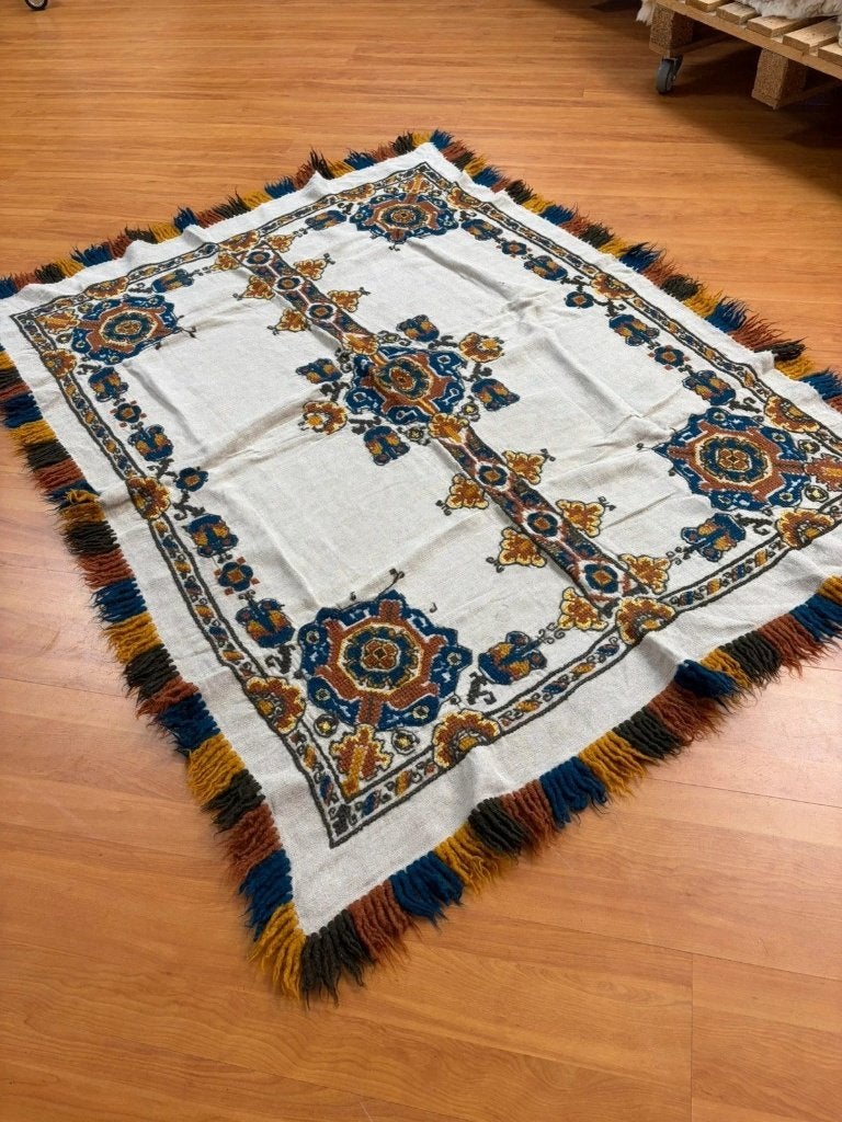 Tafelkleed jaren '70 geborduurd linnen 155/113 cm, Ophalen of Verzenden
