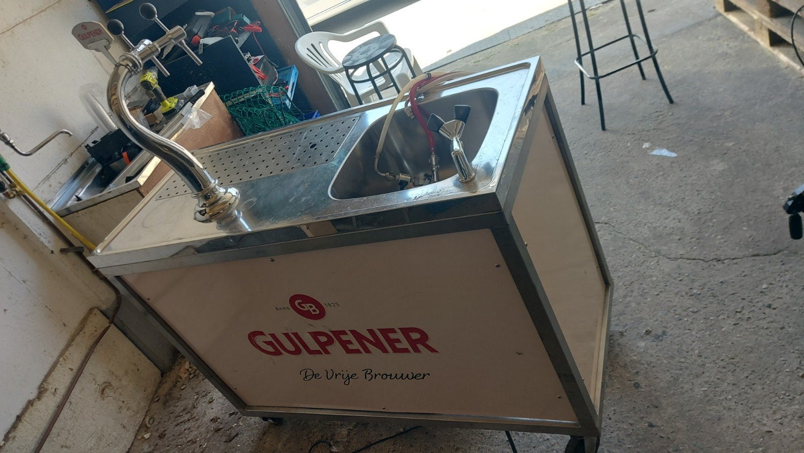Verrijdbare tapinstallatie met spoelbak, Ophalen