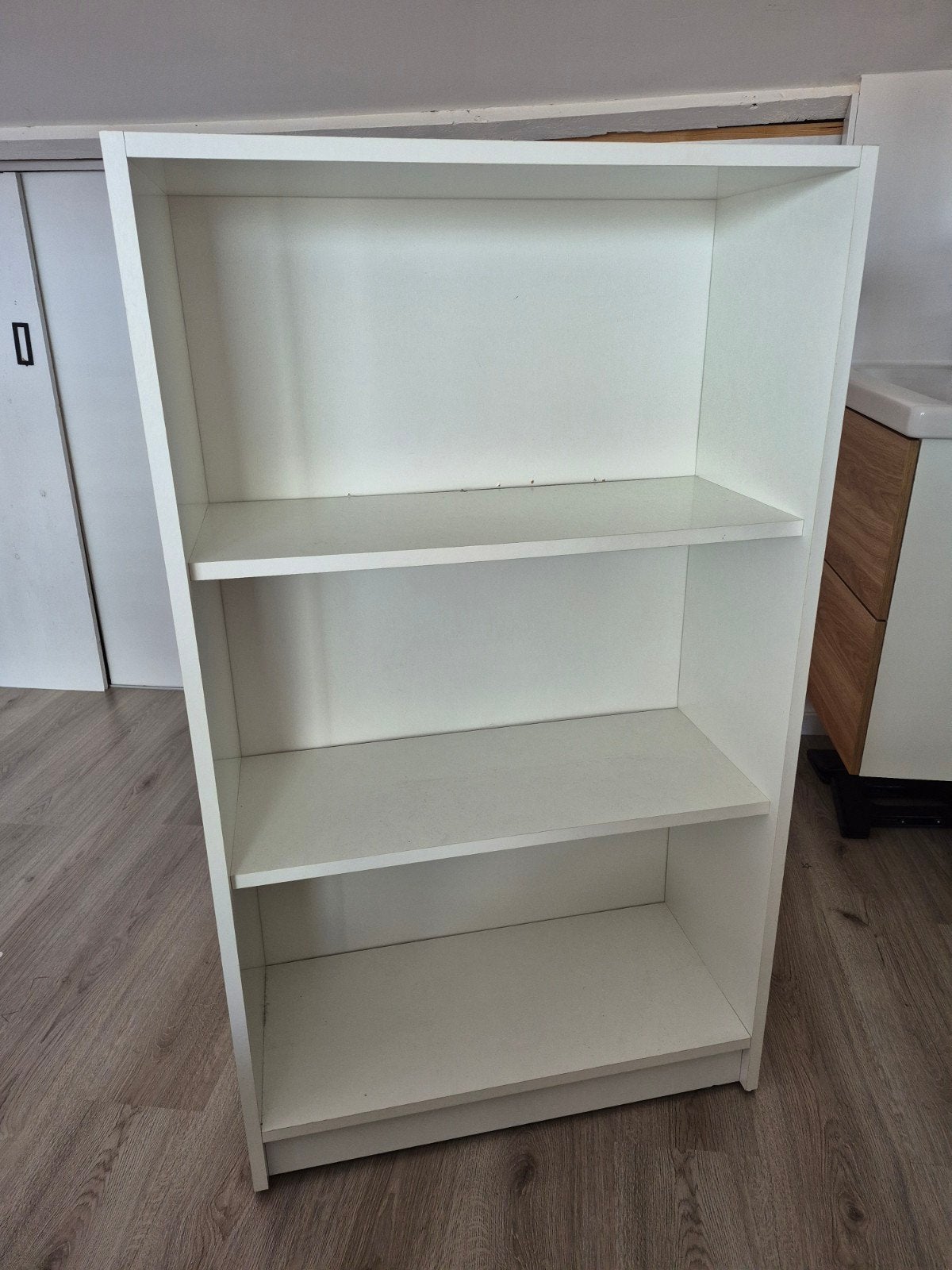 Gratis witte kast/boekenkast - snel ophalen!, Ophalen, Met plank(en), Minder dan 50 cm, Gebruikt