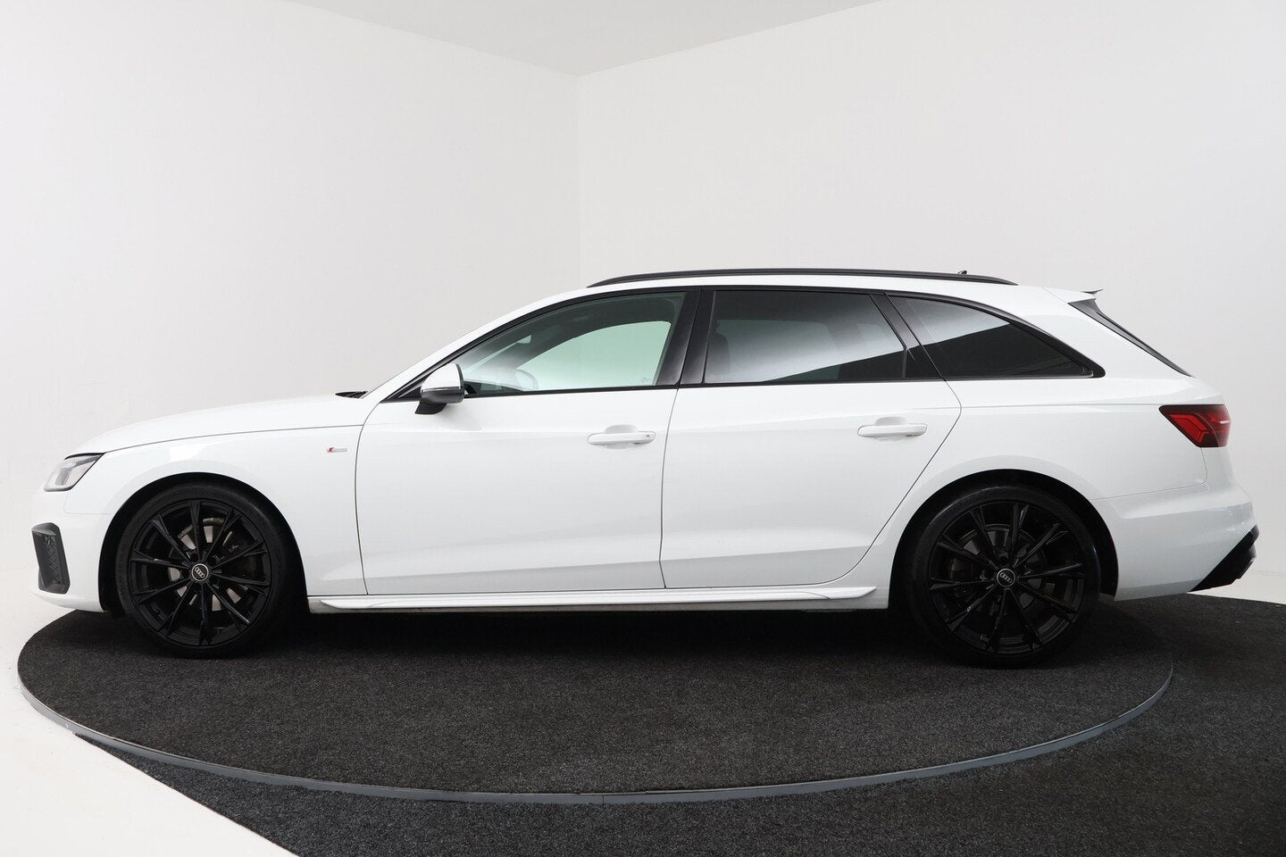 Audi A4 Avant 35 TFSI S edition (ACHTERUITRIJCAMERA, CRUISE, Automatische klimaatregeling, Gebruikt, Euro 6, 4 cilinders