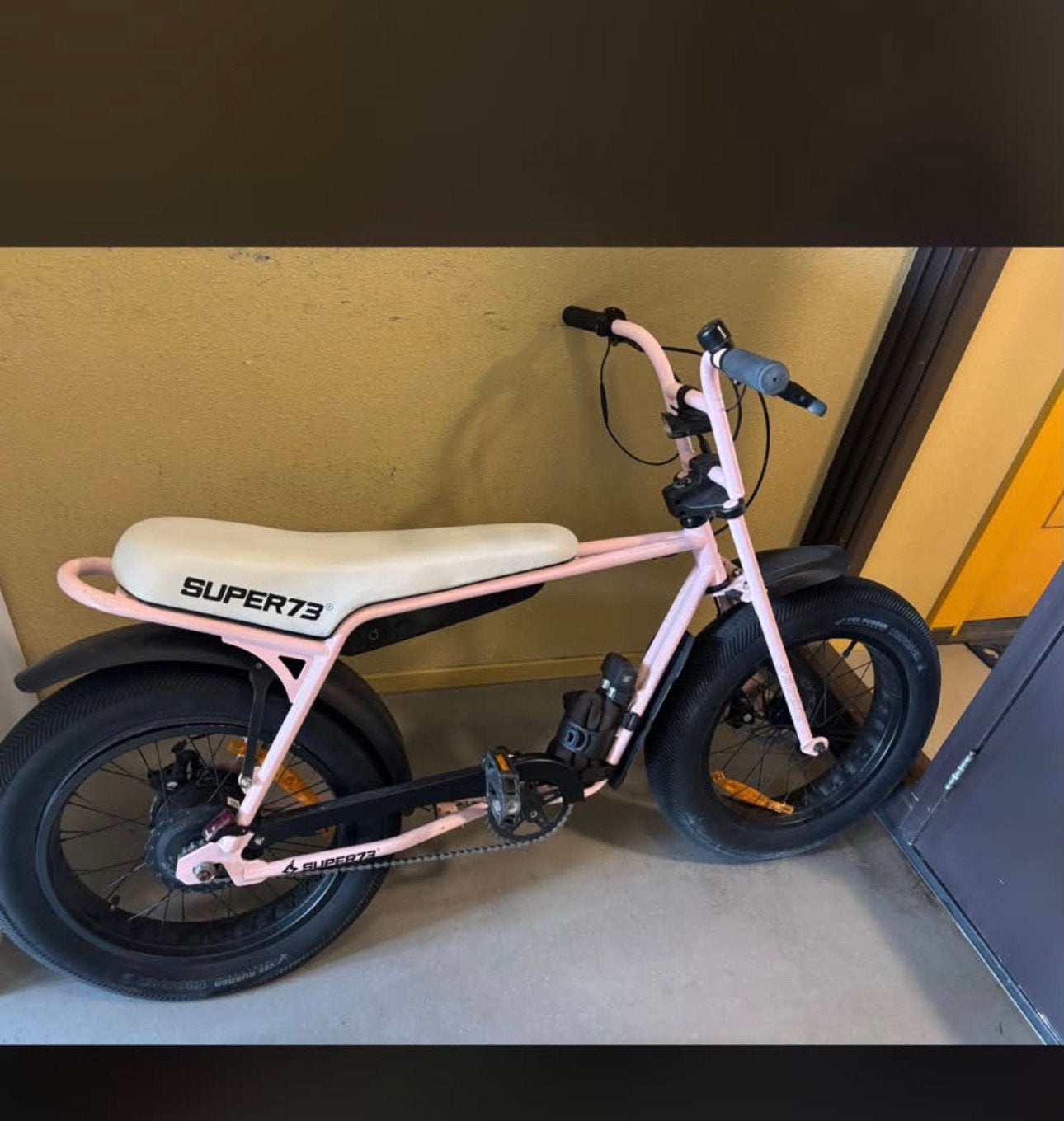 Super73 e-bike roze, Ophalen, Zo goed als nieuw