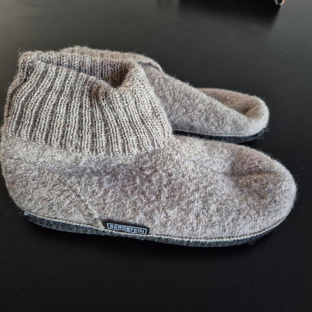 Spaanse sloffen maat 37 - Heerlijk warm en comfortabel, Kleding | Dames, Schoenen, Bergstein, Ophalen of Verzenden, Gedragen, Pantoffels of Sloffen