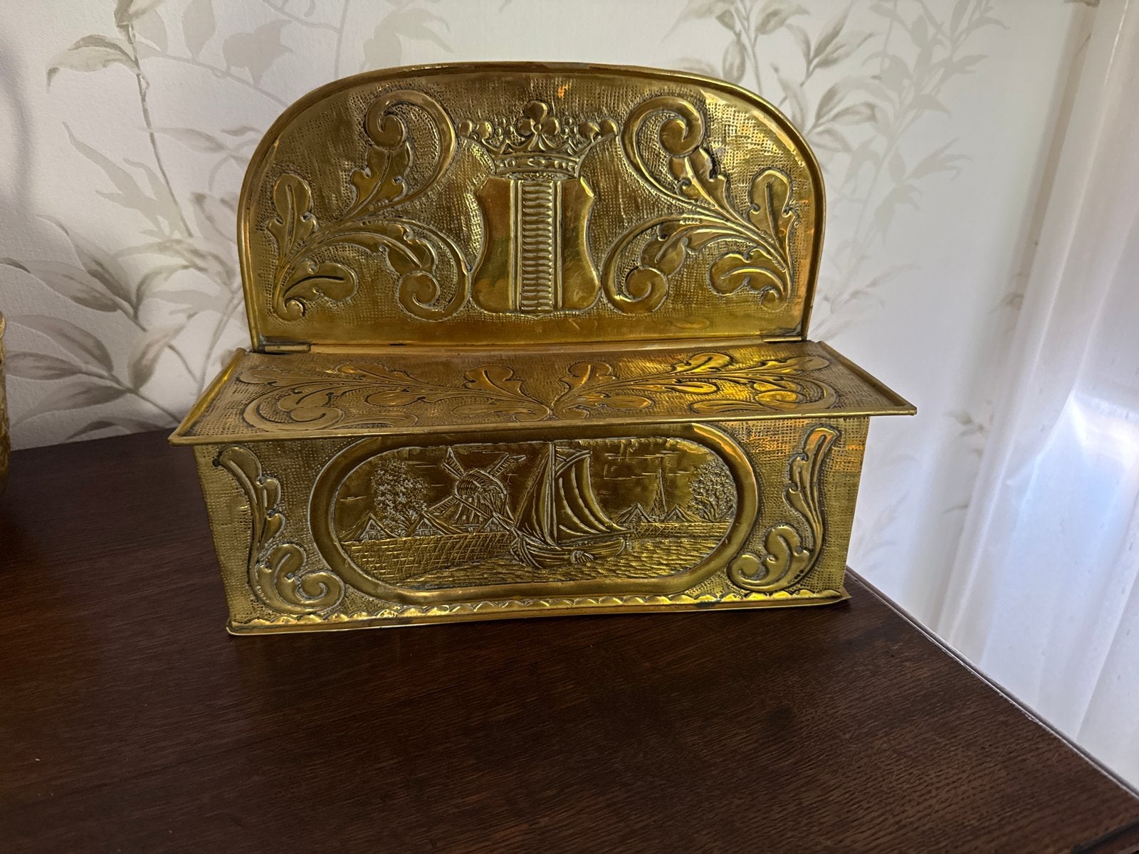 Antieke Koperen Tabaksdoos met Reliëfdecoratie, Antiek en Kunst, Ophalen, Koper