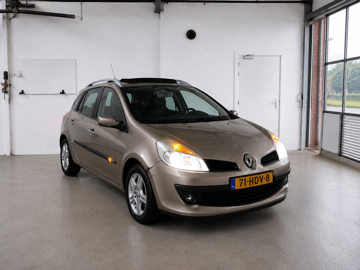 Renault Clio 1.2 TCE 100 Estate •AIRCO •PANORAMADAK•TREKHAAK, Voorwielaandrijving, 535 kg, 4 cilinders, 1095 kg