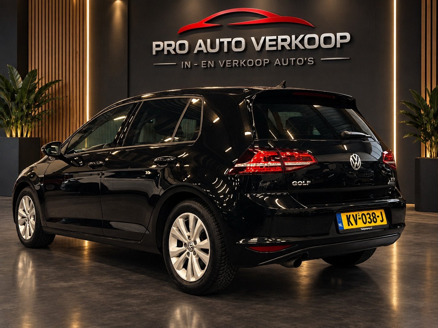 Volkswagen Golf 1.0 TSI Connected Series Carplay_Camera_Navi, Auto's, Voorwielaandrijving, Dealer onderhouden, Gebruikt, Euro 6