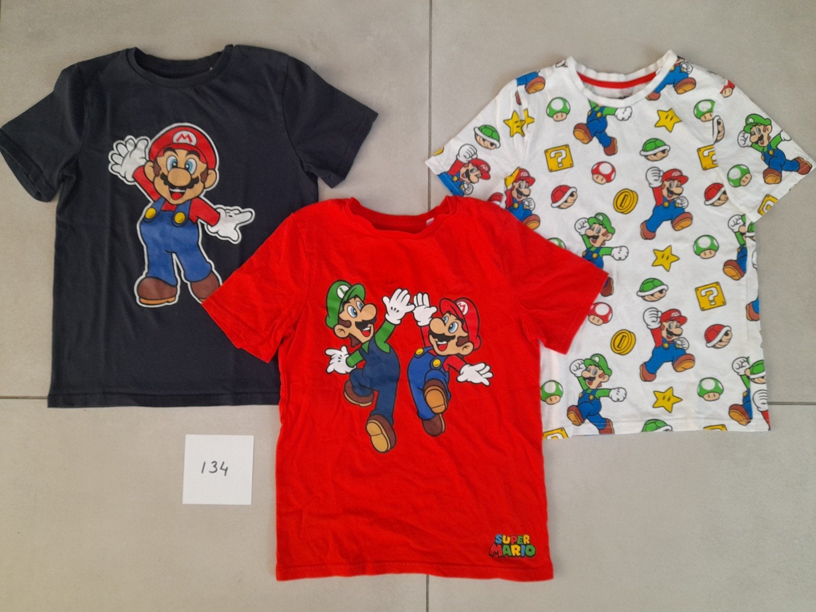 Drie vrolijke super Mario shirts. Maat 134., Ophalen of Verzenden, Gebruikt, Jongen, Shirt of Longsleeve