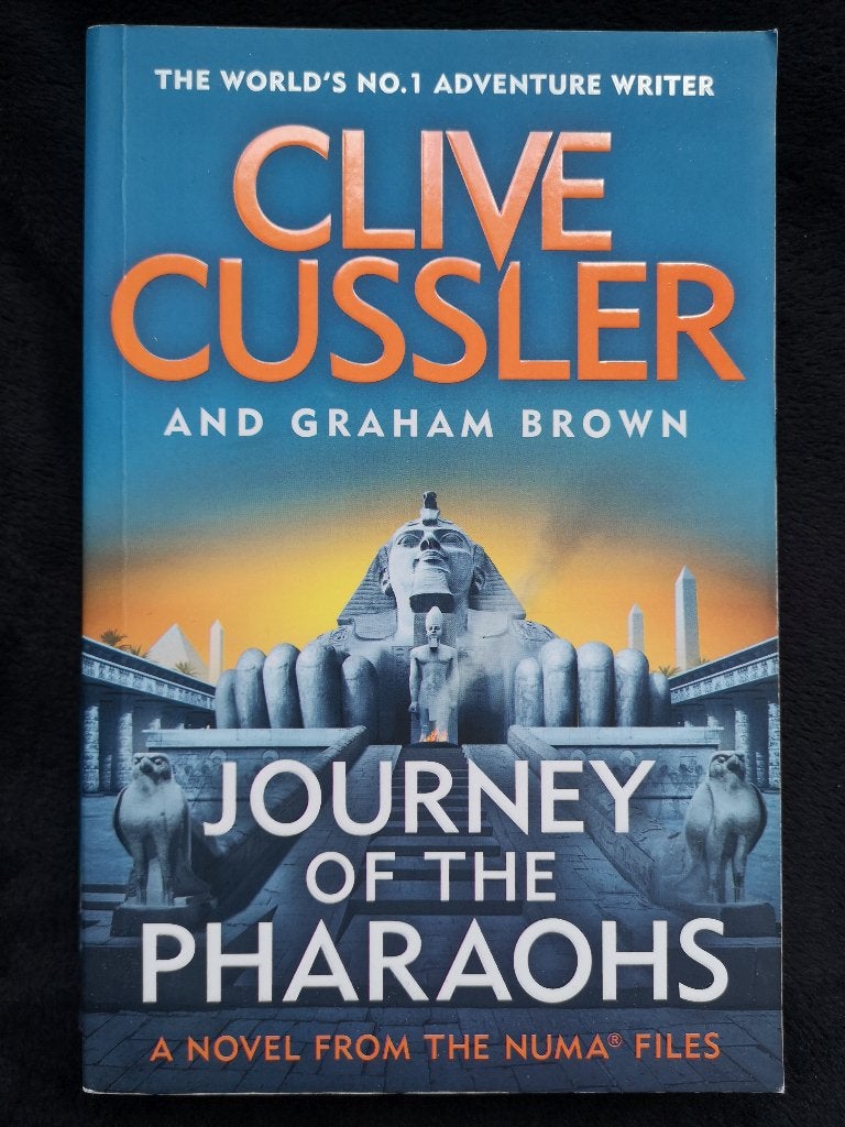 Clive Cussler, Journey of the Pharaohs, Ophalen of Verzenden, Gelezen