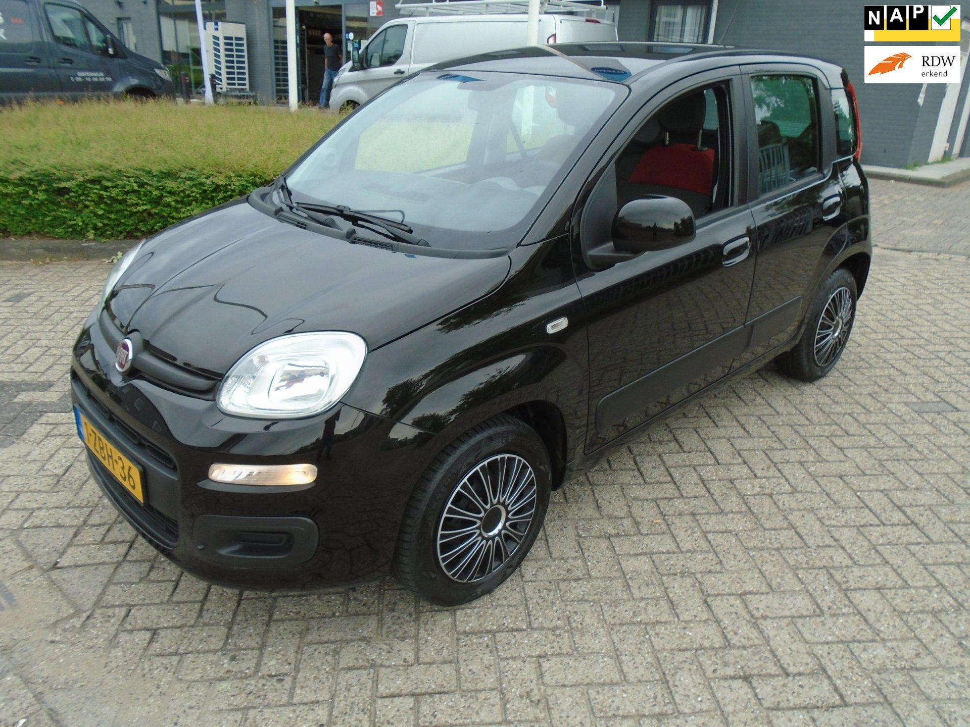 Fiat Panda 0.9 TwinAir Edizione Cool Airco Nieuwe Apk, Auto's, Fiat, Voorwielaandrijving, Stof, Panda, Zwart