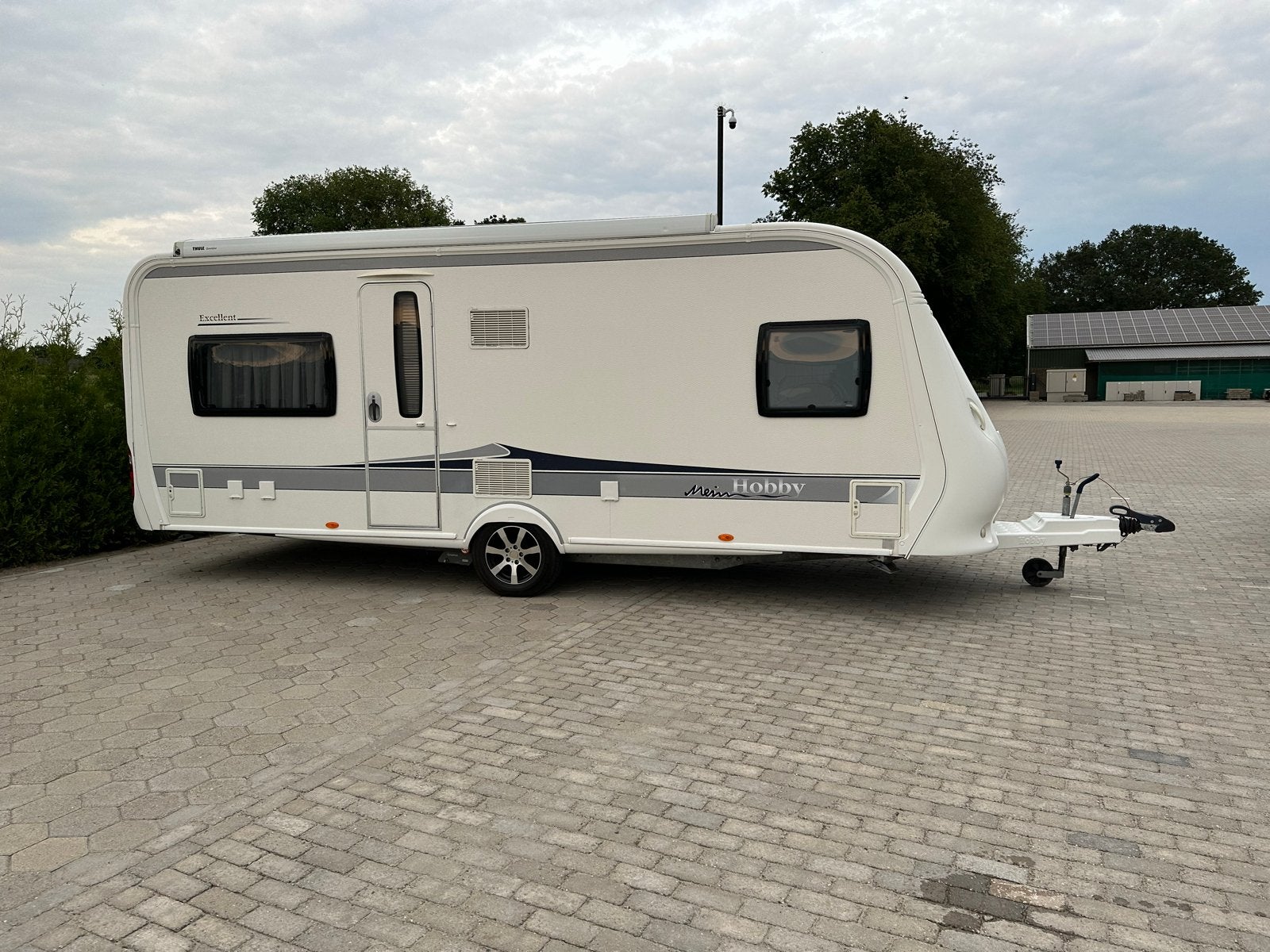 Hobby 560 CFE 2012 met Mover, Bankairco en Voortent, Particulier, Mover, Hobby