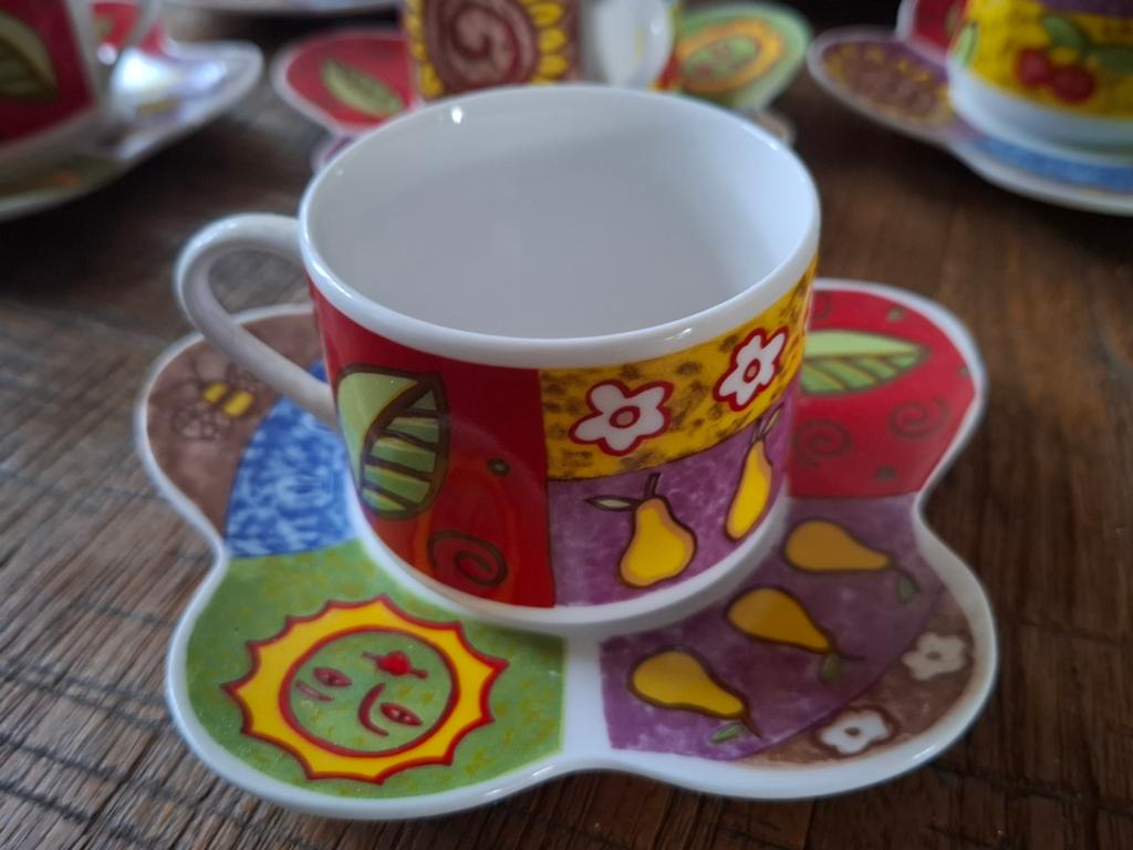 6 Kleurrijke Espressokopjes met Schotels, Huis en Inrichting, Keuken | Servies, Ophalen of Verzenden, Zo goed als nieuw, Overige stijlen