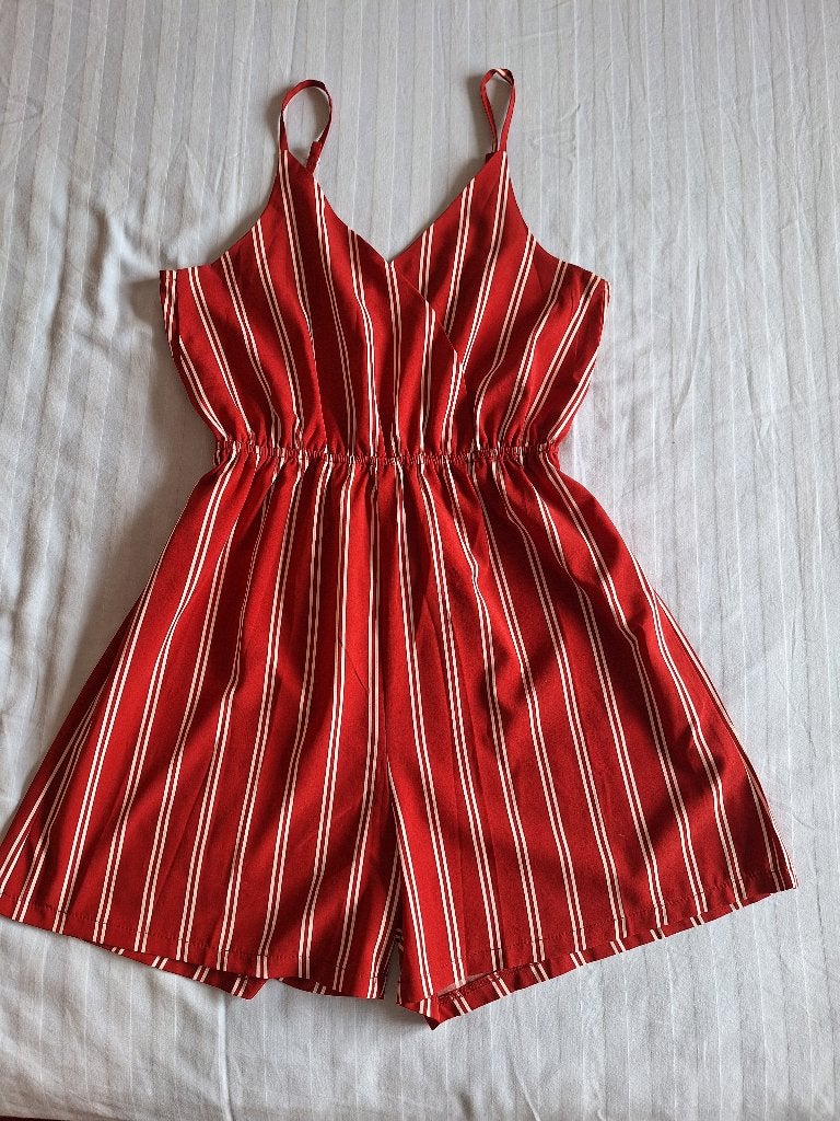 Heel leuk broekpak jumpsuit van Shein maat M in rood/wit, Maat 38/40 (M), Ophalen of Verzenden, Zo goed als nieuw, Rood