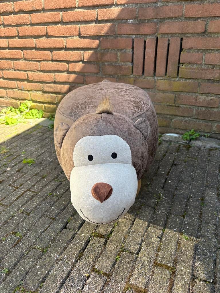 Leuke Poef in de vorm van een aapje, Gebruikt, Ophalen of Verzenden, 50 tot 75 cm, Stof