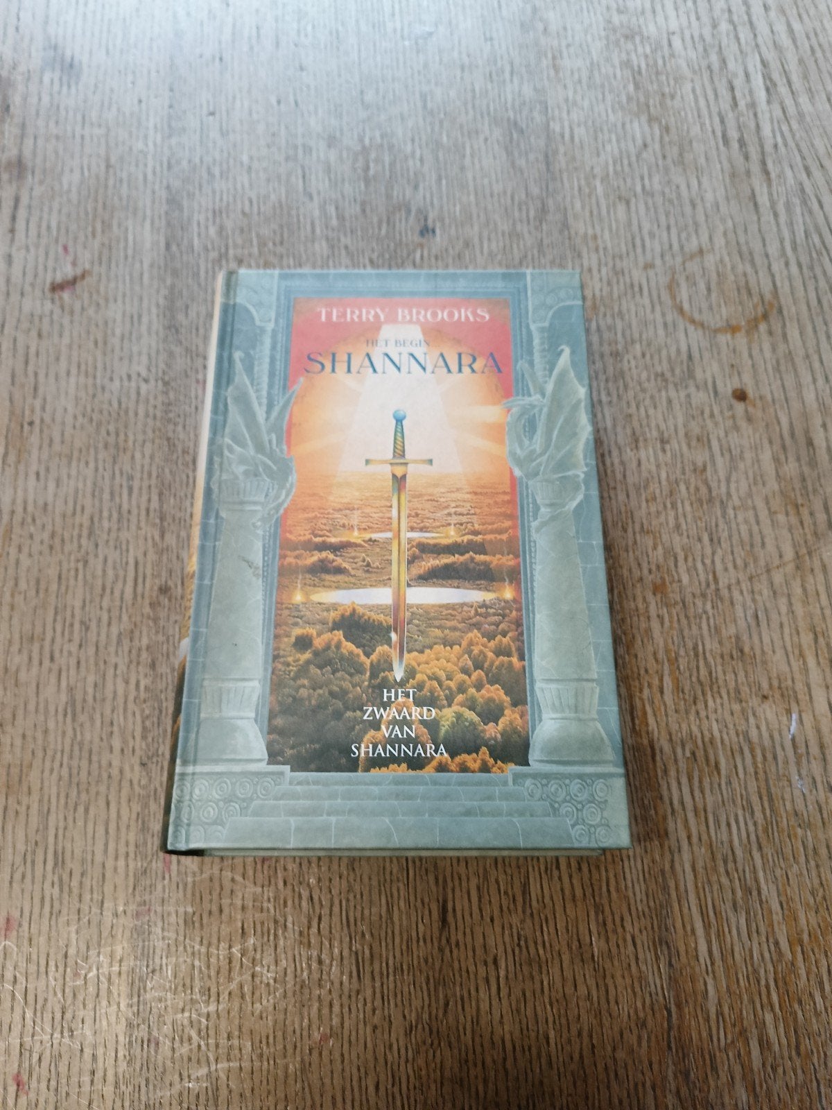 Het Zwaard van Shannara - Terry Brooks (Fantasy Boek), Ophalen of Verzenden, Gelezen, Terry Brooks
