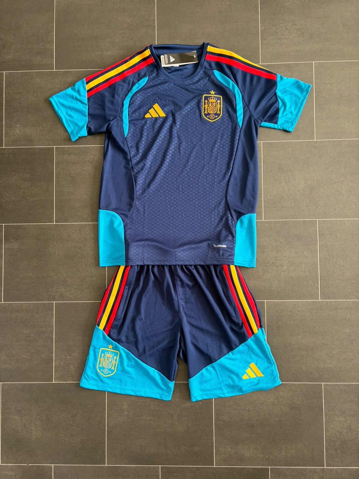 Spanje voetbal tenue WK 2026-2027 – Maat S/M/L, Ophalen of Verzenden, Zo goed als nieuw, Shirt