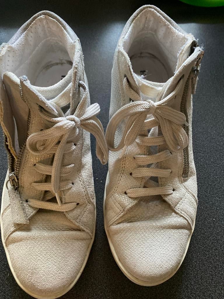 Hush Puppies sneakers maat 39, Kleding | Dames, Schoenen, Ophalen of Verzenden, Gedragen, Grijs, Sneakers of Gympen
