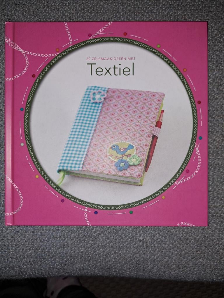 20 Zelfmaakideeën met Textiel - Knutselboek, Ophalen of Verzenden, Nieuw, Knutselwerk
