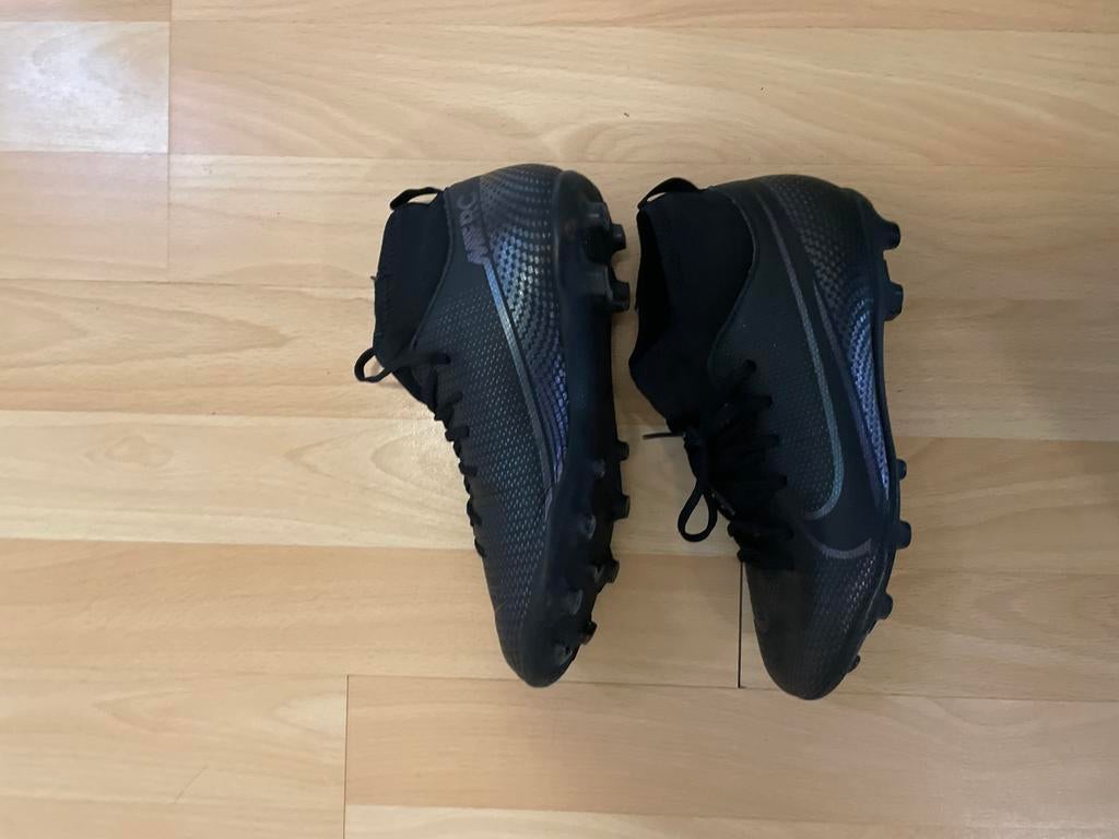 NikeGebruikte voetbalschoenen maat 35,5 - nog in goede staat, Ophalen, Gebruikt, Schoenen