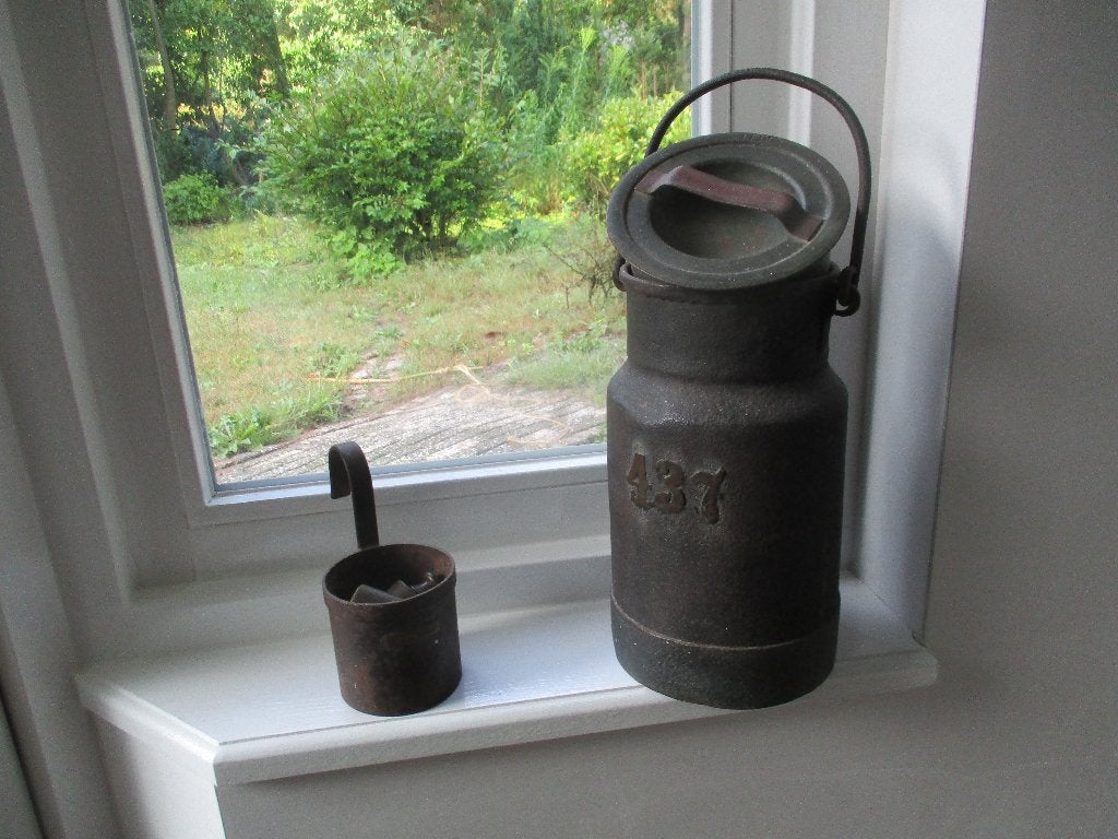 melkemmertje met maatbeker, Ophalen