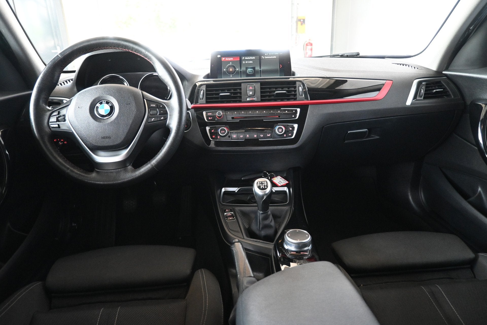 BMW 1-serie 116i Sport Cima Navigatie Pdc Cruise Control LED, Auto's, 1-Serie, Met garantie (alle), Wit, 3 cilinders