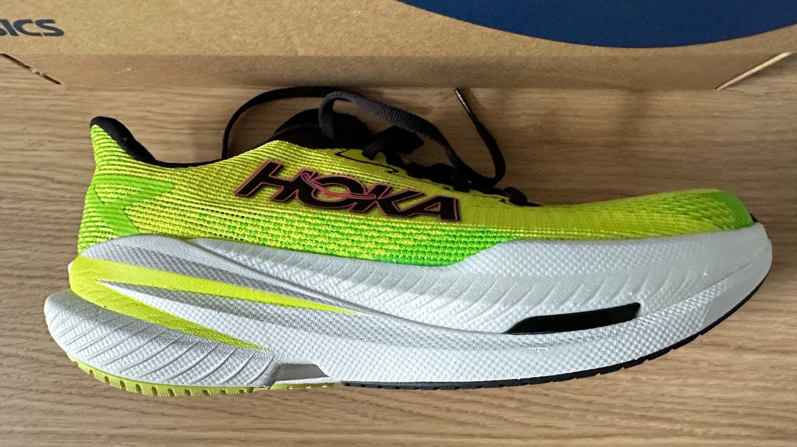 Nieuw maat 40/41 Hoka heerlijke lichtgewicht hardloopschoen, Sport en Fitness, Loopsport en Atletiek, Overige merken, Hardloopschoenen