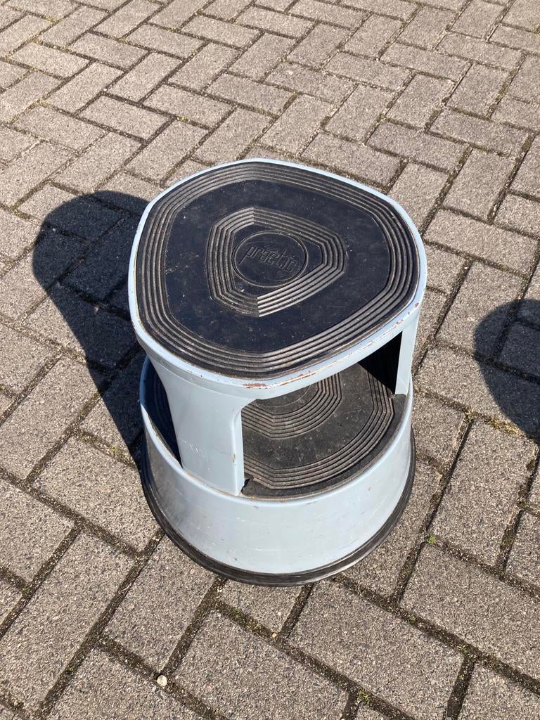 Verrijdbare metalen opstap met antislip, Tuin en Terras, Ophalen of Verzenden, Gebruikt