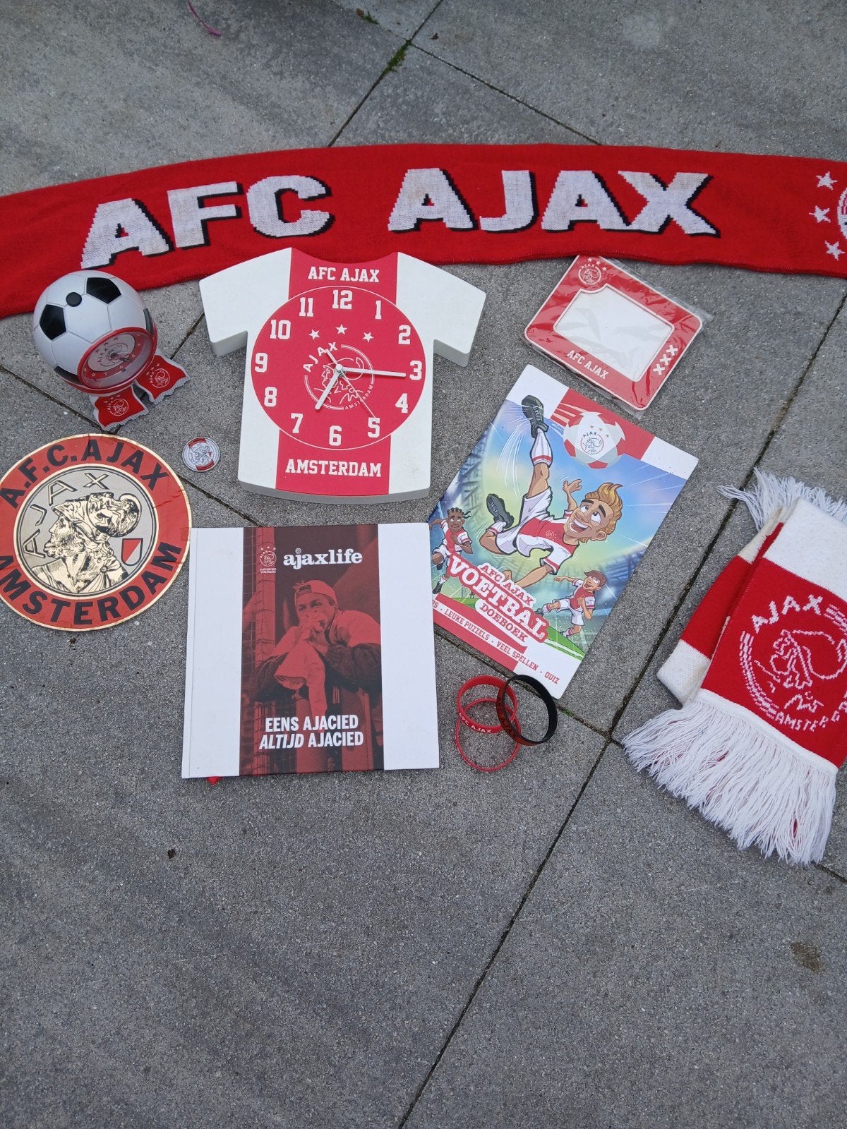 Diverse Ajax spullen: klok, wekker, boek, sjaals en meer!, Sport en Fitness, Ophalen of Verzenden