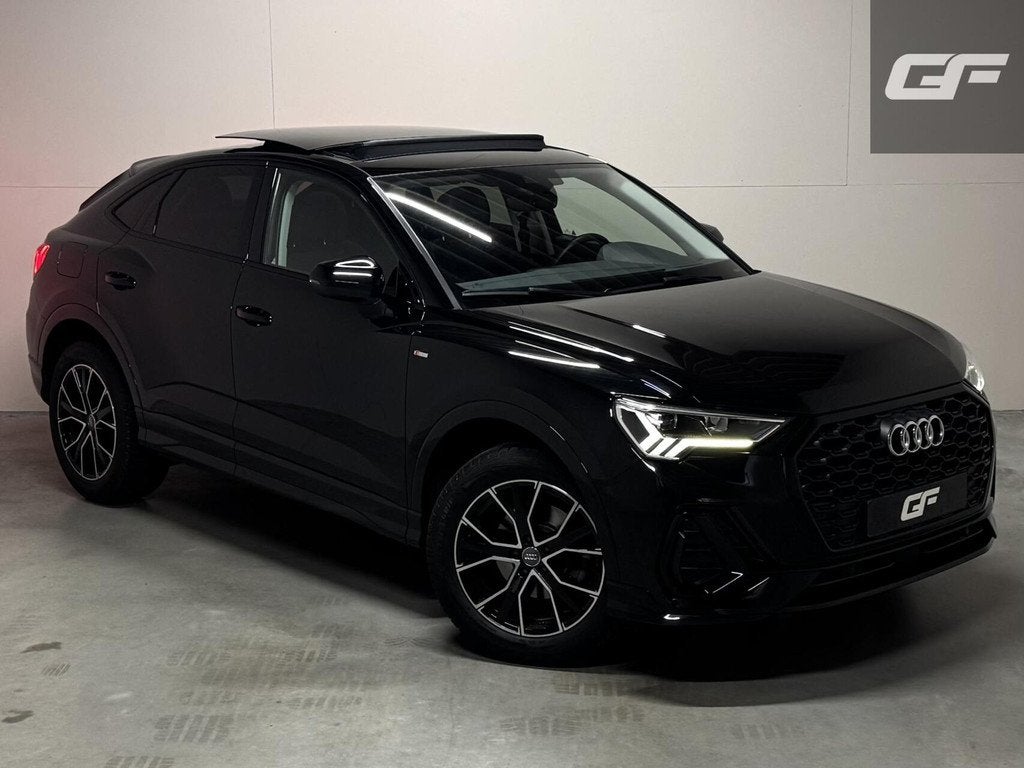 Audi Q3 Sportback 35 TFSI S-Line Black Edition Pano Carplay, Auto's, 4 cilinders, 1505 kg, Zwart, Bedrijf