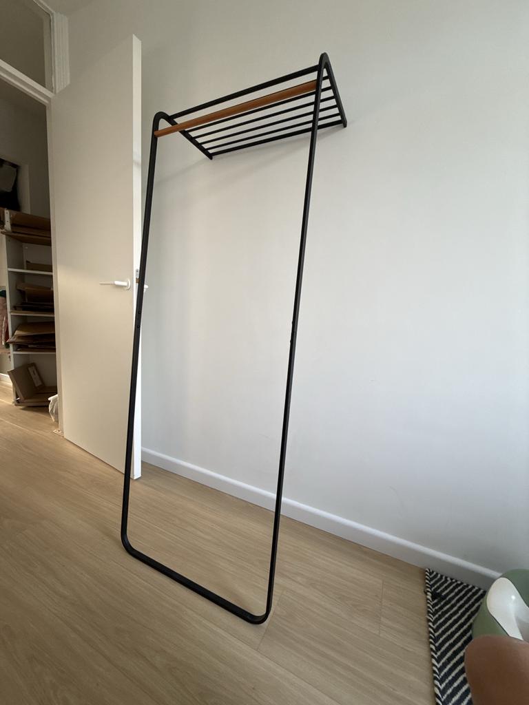 Yamazaki kapstok met plank - Zwart metaal en hout, Zo goed als nieuw, Metaal, 150 tot 200 cm, Ophalen