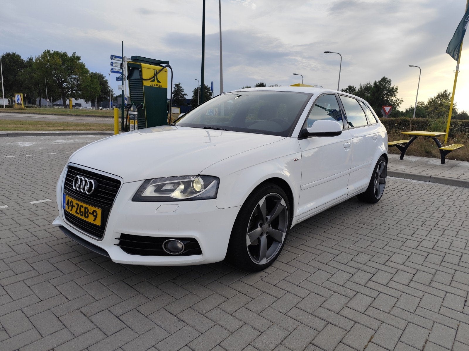 Audi A3 1.2 TFSI Sportback S-line, Auto's, Audi, Voorwielaandrijving, 4 cilinders, Leder en Stof, Wit