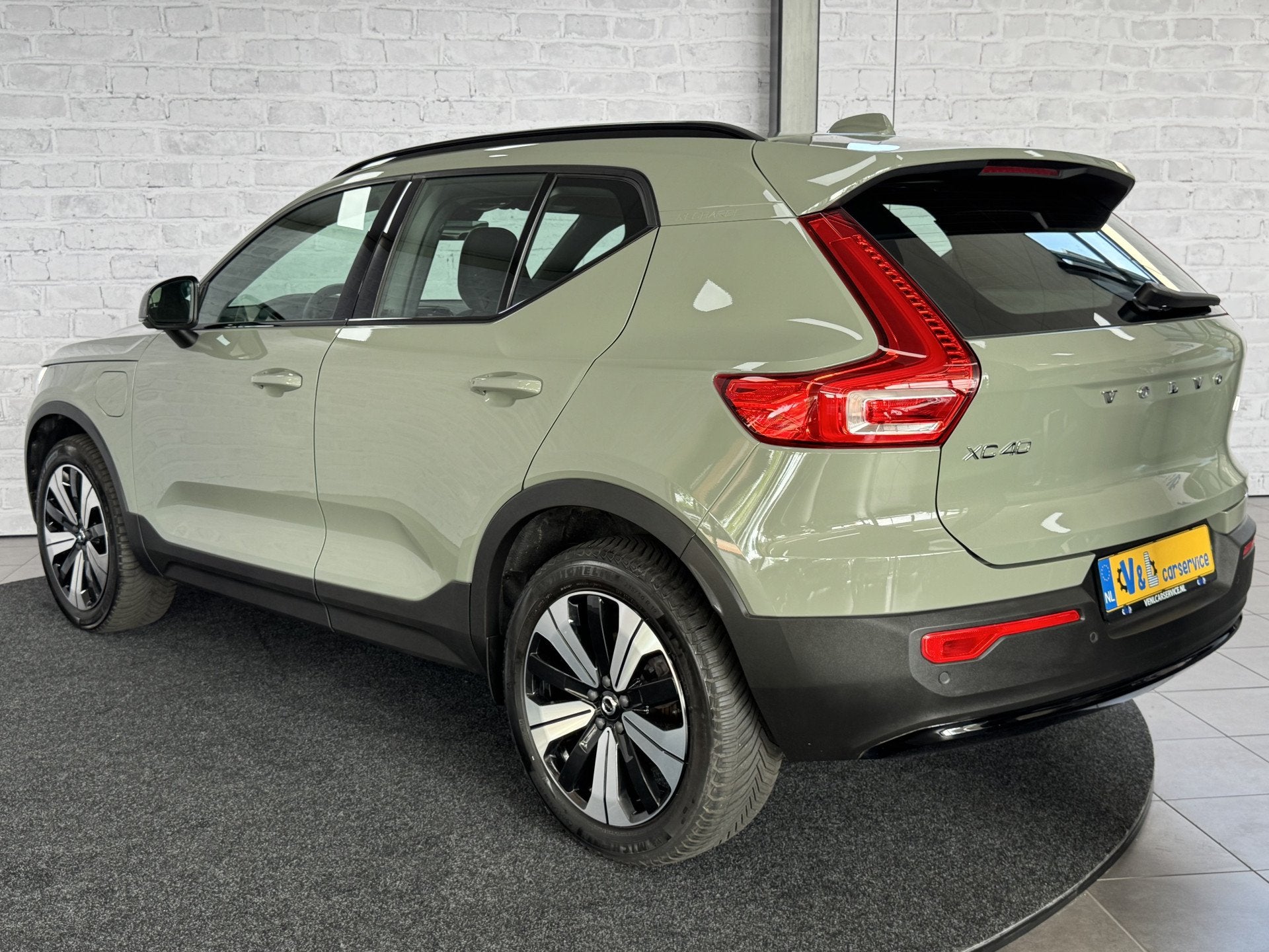 Volvo XC40 1.5 T4 PHEV Plus Dark Trekhaak Harman Kardon Trek, Bedrijf, Hybride Elektrisch/Benzine, 3 cilinders, SUV of Terreinwagen