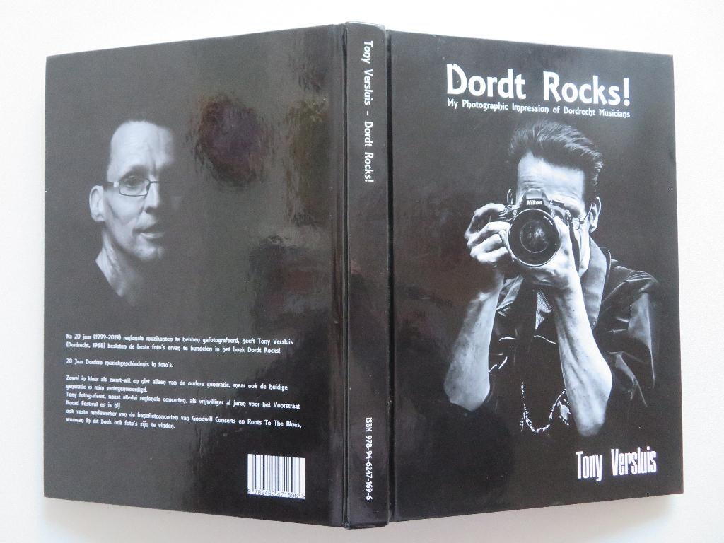 DORDRECHT  -  Dordt Rocks ! ( Dordse muzikanten ), Boeken, 20e eeuw of later, Ophalen of Verzenden, Zo goed als nieuw, Tony Versluis