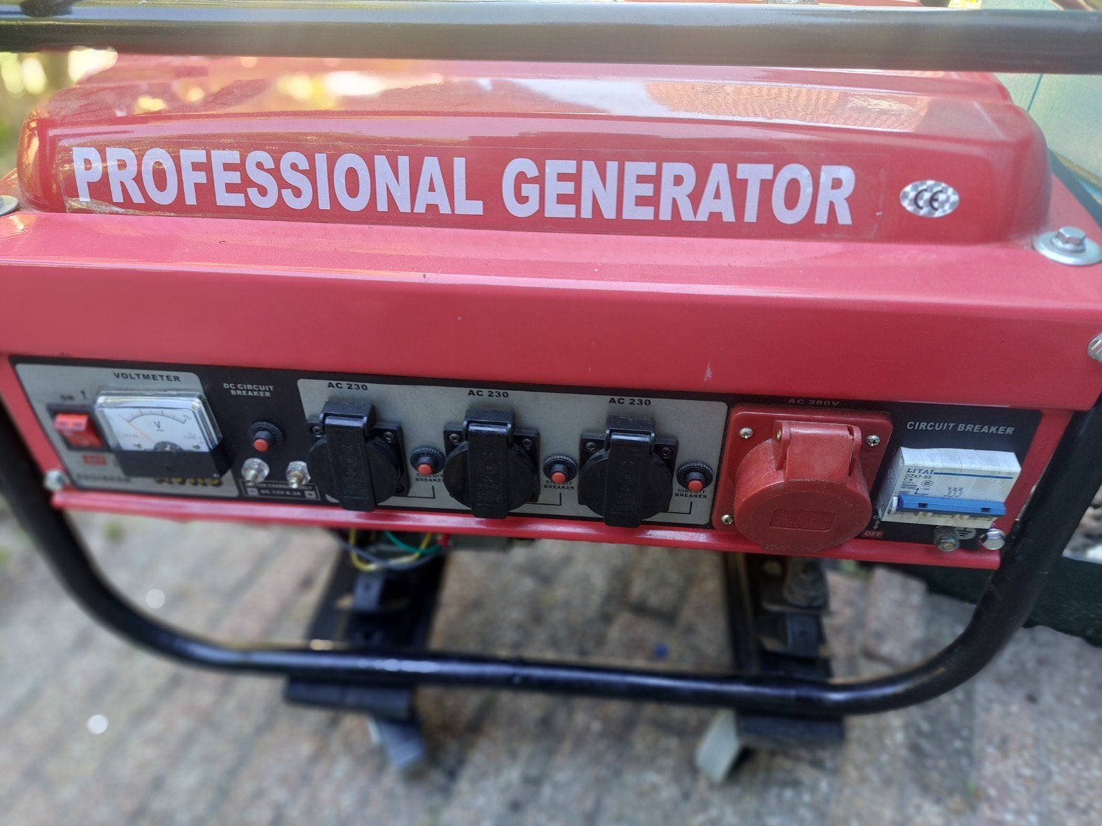 Verrijdbaar Aggregaat - 380V, 220V, 12V - Starten Lopen, Ophalen of Verzenden, Gebruikt, Minder dan 5 kVA, Benzine