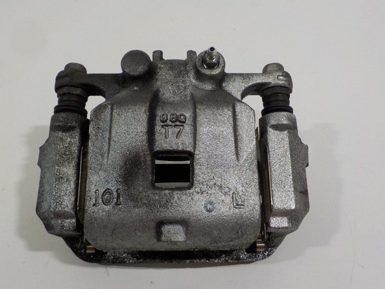 Remklauw links voor Suzuki Swift, Onderdelen@venauto.nl, Van der Ven Autorecycling B.V., Gebruikt, Ettenseweg 76, 4706 PB Roosendaal, The Netherlands