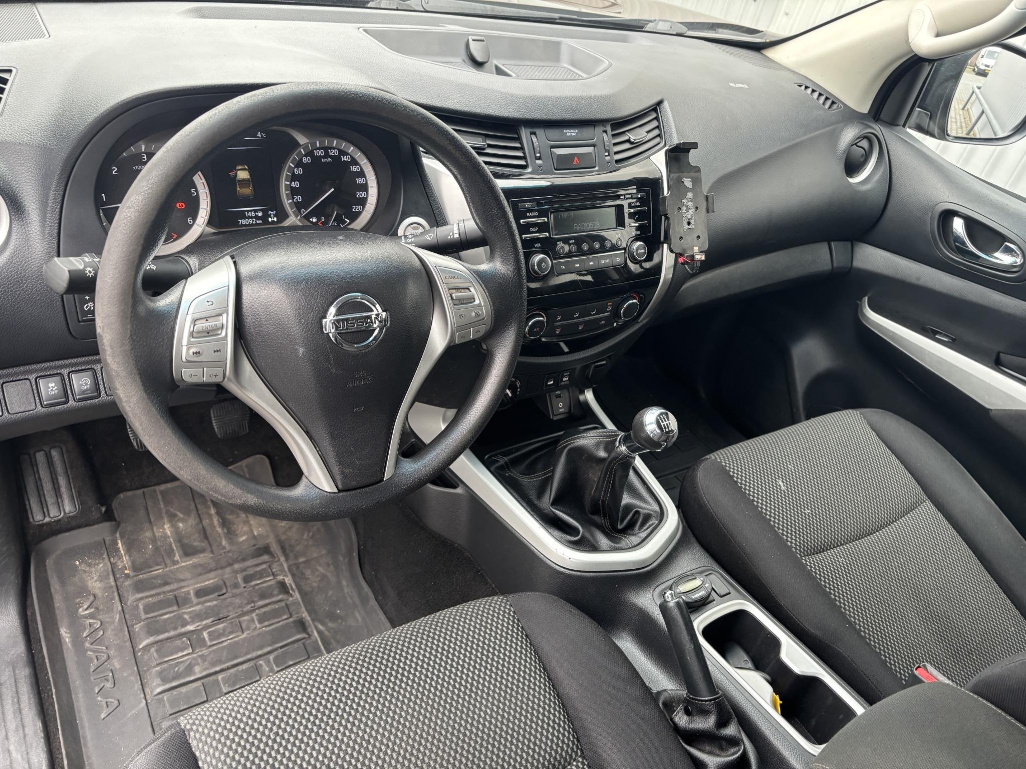 Nissan Navara 2.3 dCi Acenta DoubleCab Veth*5PERS*A/C*CRUISE, Stof, Gebruikt, 4 cilinders, Bruin